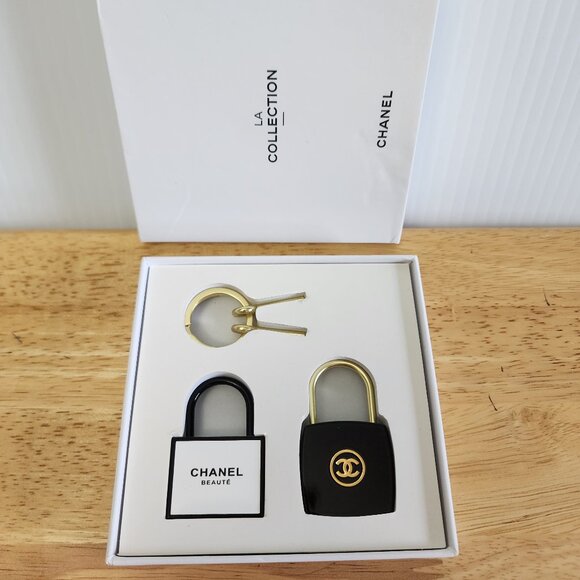 NWT Chanel, LA Collection - Picture 2 of 10